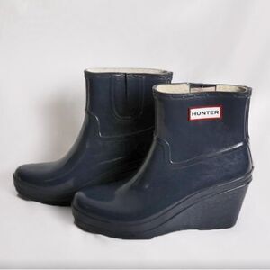 HUNTER Boots Aston Gloss Wedge Ankle Booties Blue Size 8.